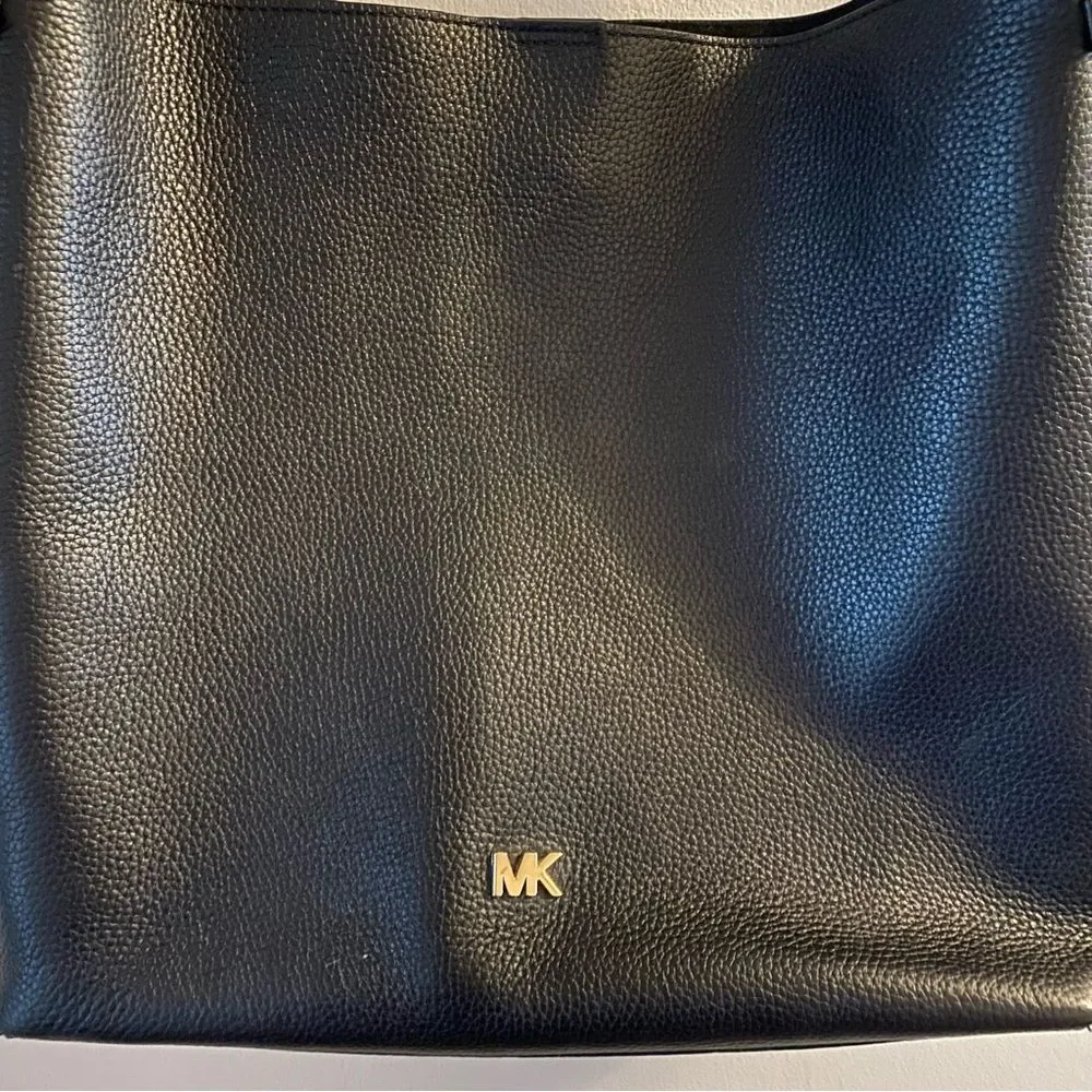 Michael Kors Griffin Large Shoulder Bag with additional pouch